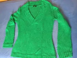 Lækker grøn sweater til salg