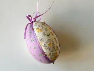 Mellem påskeæg, lilla m små blomster