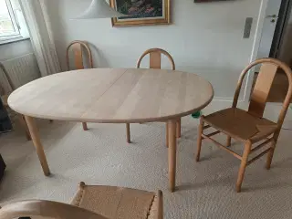 Spisebord i massiv bøg m. plade 6 stole.