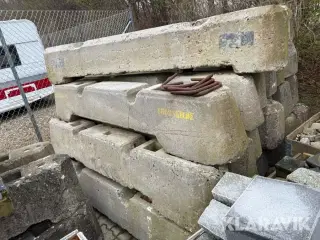 Betonblokke og betonbarrierer 30 styk