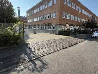 Parkingerpladser til leje i aflukket kælder