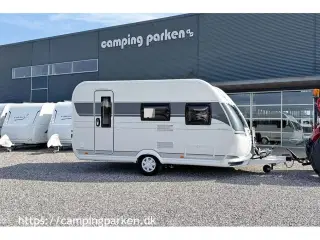 2021 - Hobby De Luxe 440 SF   Mindre campingvogn med mulighed for lav totalvægt, mover og cykelstativ monteret