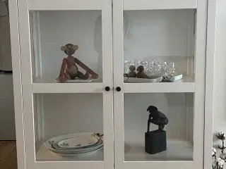 Hvidt vitrineskab sælges 