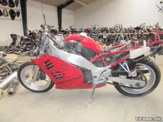 suzuki rf 600 r