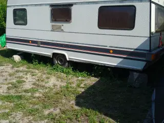 gammel camping vogn uden plader