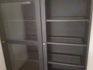 Havsta vitrineskab fra ikea