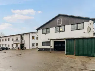 Stort kontor/lager - med yderligere 248m2 lager
