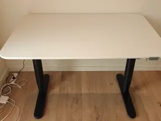 BEKANT hæve/sænke skrivebord fra IKEA – 120x80 cm 