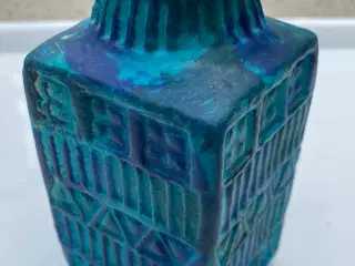 Lille Vase, turkis blå/sort Bay 7014, kr. 60,-