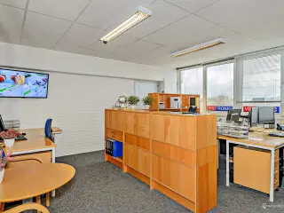 230 m2 kontor og lager til billige penge