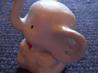SØD LILLE elefant i porcelæn 