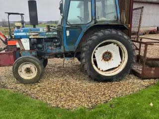 Ford 6610 med byggelift 