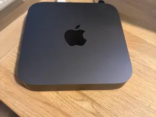 Mac mini, skærm, tastaturer 