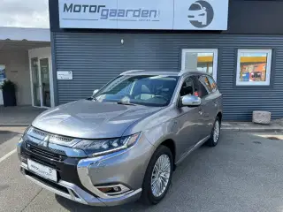 Mitsubishi Outlander 2,4 PHEV Limited CVT 4WD