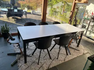 Spisebord med 6 stole 