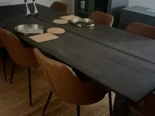 Spisebord til 14 personer  Sakura