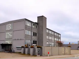 Rå og industriel ejendom centralt i KBH S 10. min fra Kgs. Nytorv 
