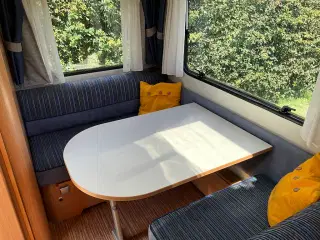 Pæn og velholdt Adria, nysynet