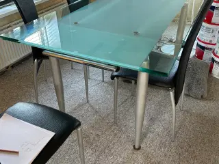 Glas spisebord 