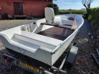 Jolle 13 fod med Mercury 6 hk 