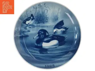 Juleplatte fra 1983 med ænder (str. Ø 19,5 cm)