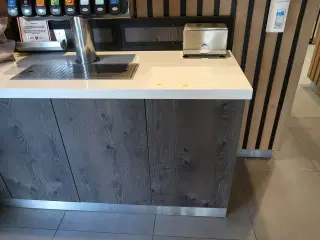 Disk med indhold (sodavandsdispenser medfølger ikke)