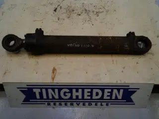 Volvo L120 Styrecylinder V. VOE11088049