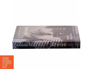 På træk : roman af Kamilla Hega Holst (Bog)