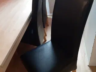 Spisebord i eg + 6 stole m. Sort læder