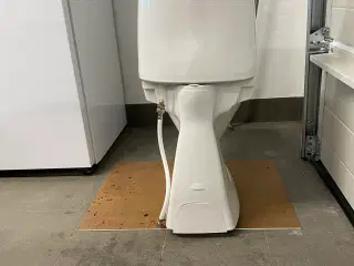 Hvid Ifö toilet uden toiletsæde