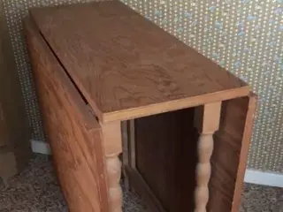 Praktisk svensk klapbord