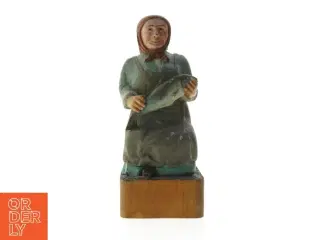 Træfigur af kvinde med fisk (str. 24x10 cm)
