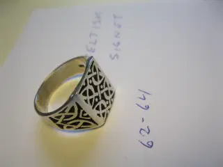 Ring sterling sølv.  Keltisk signetring 62-64