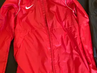 Nike træningsjakke 152 rød  God stand 