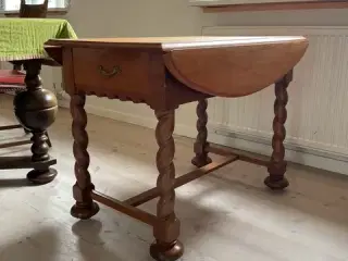 Bord i egetræ