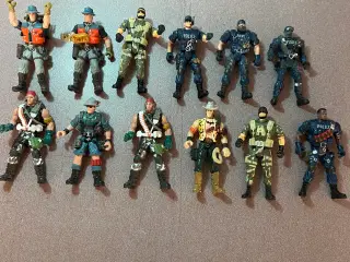 Gamle action figurer fra ca 2000. 