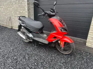 Peugeot Speedfight 4 - 4 takt - som ny.