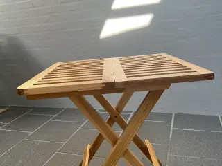 Klapsammen egetræsbord