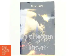 Op til toppen af bjerget af Arne Dahl (f. 1963) (Bog)