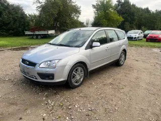 Ford Focus 1,6 Ti-VCT Ghia stc.