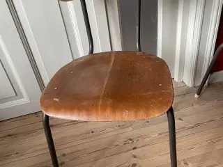 Klassiske skolestole i teak