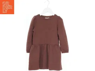 Brun quiltet kjole fra Name It (str. 110)