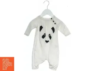 Heldragt med panda-design fra KappAhl (str. 56)