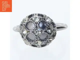 Sølvfarvet ring (str. 57 mm)