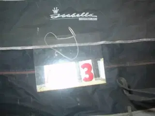   Isabella Commodore Sider og Front