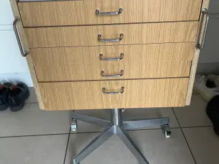 Gammelt tandlæge rullebord