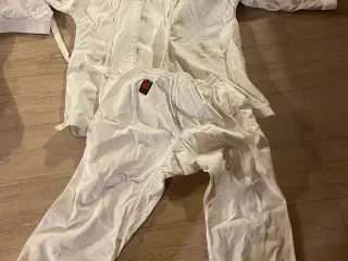 Karate GI til salg. Lidt brugt, OK fin stand