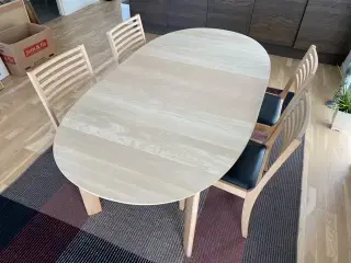 Spisebord i masivt bøg