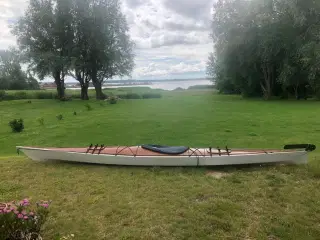 Håndbygget Maghogni havkajak. Særdes flot. 