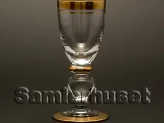 Gyldenholm Rødvinsglas. H:16,2 cm.